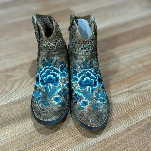 Circle G Embroidered Ankle Boots NWOT - Picture 4 of 6